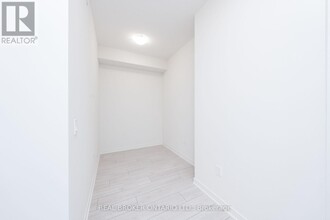 38 Annie Craig Dr in Toronto, ON - Building Photo - Building Photo