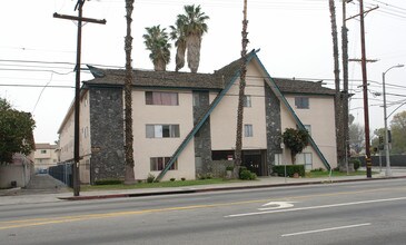 7410 Woodman Ave in Van Nuys, CA - Building Photo - Building Photo