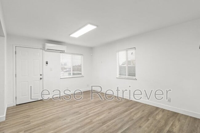 135 Pacific Rd in Manteca, CA - Building Photo - Building Photo