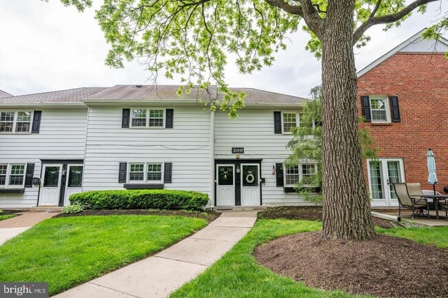 207 Yardley Cmn, Unit 207