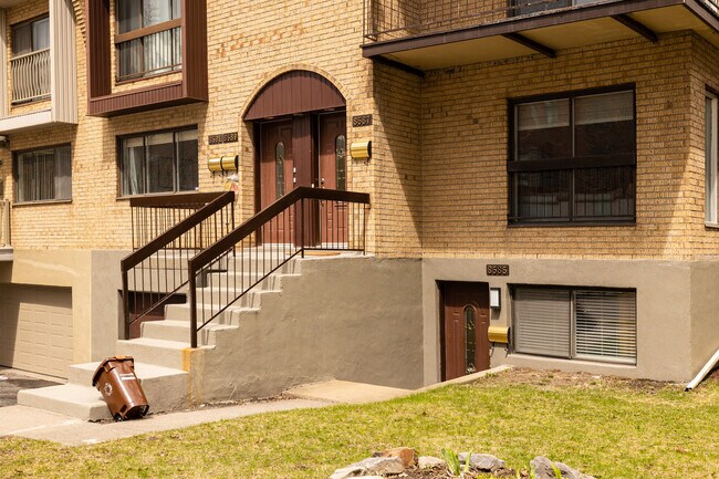 8585-8591 André-Grasset in Montréal, QC - Building Photo - Building Photo