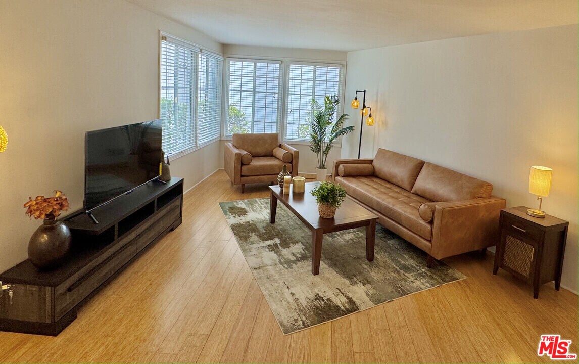 1320 S Beverly Glen Blvd in Los Angeles, CA - Building Photo