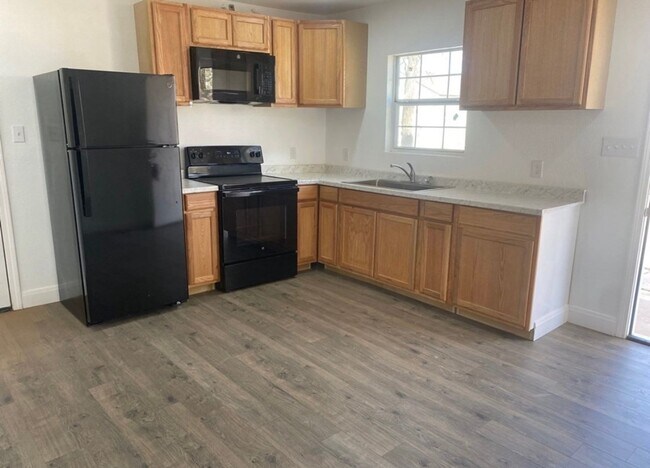 604 E 12th St in Big Spring, TX - Building Photo - Building Photo