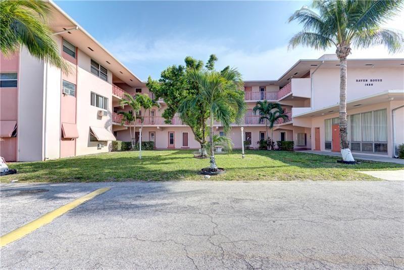 1480 E Sample Rd in Pompano Beach, FL - Building Photo