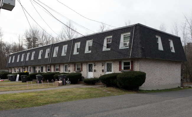 37 Arcadia Ave in Dedham, MA - Foto de edificio - Building Photo