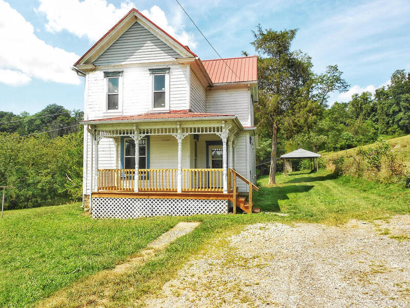 121 Brady Rd in Scenery Hill, PA - Building Photo