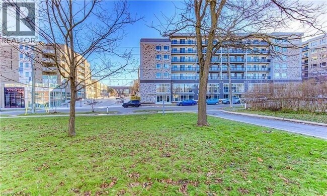 275 Larch St in Waterloo, ON - Building Photo - Building Photo