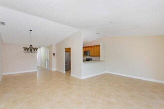 39 Mayfair Ln in Boynton Beach, FL - Building Photo - Building Photo