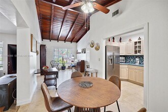 2834 SW 33rd Ave in Miami, FL - Building Photo - Building Photo