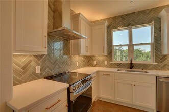 302 Red Bird Ln in Granbury, TX - Building Photo - Building Photo