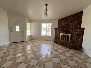 487 R St in Lincoln, CA - Building Photo - Building Photo