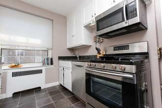 341 Tappan St, Unit 6 in Brookline, MA - Building Photo - Building Photo