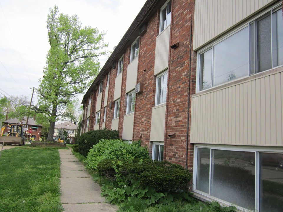 Sarvis Court Apartments in Cincinnati, OH - Building Photo