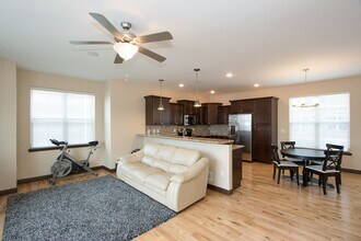 320 Clark Dr in Coralville, IA - Building Photo - Building Photo