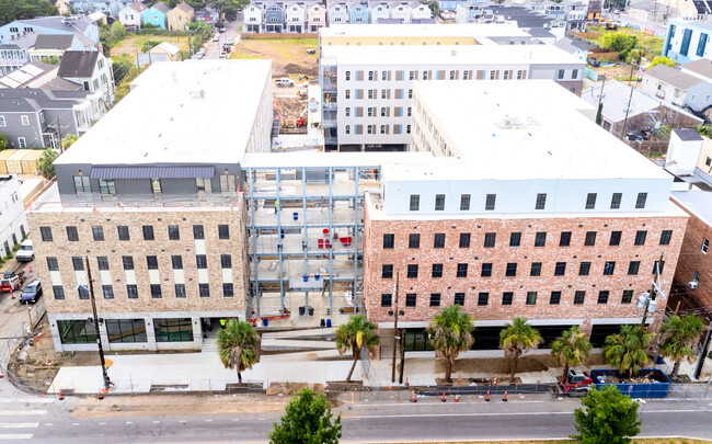 1300 OCH at H3C Apartments in New Orleans, LA - Foto de edificio - Building Photo