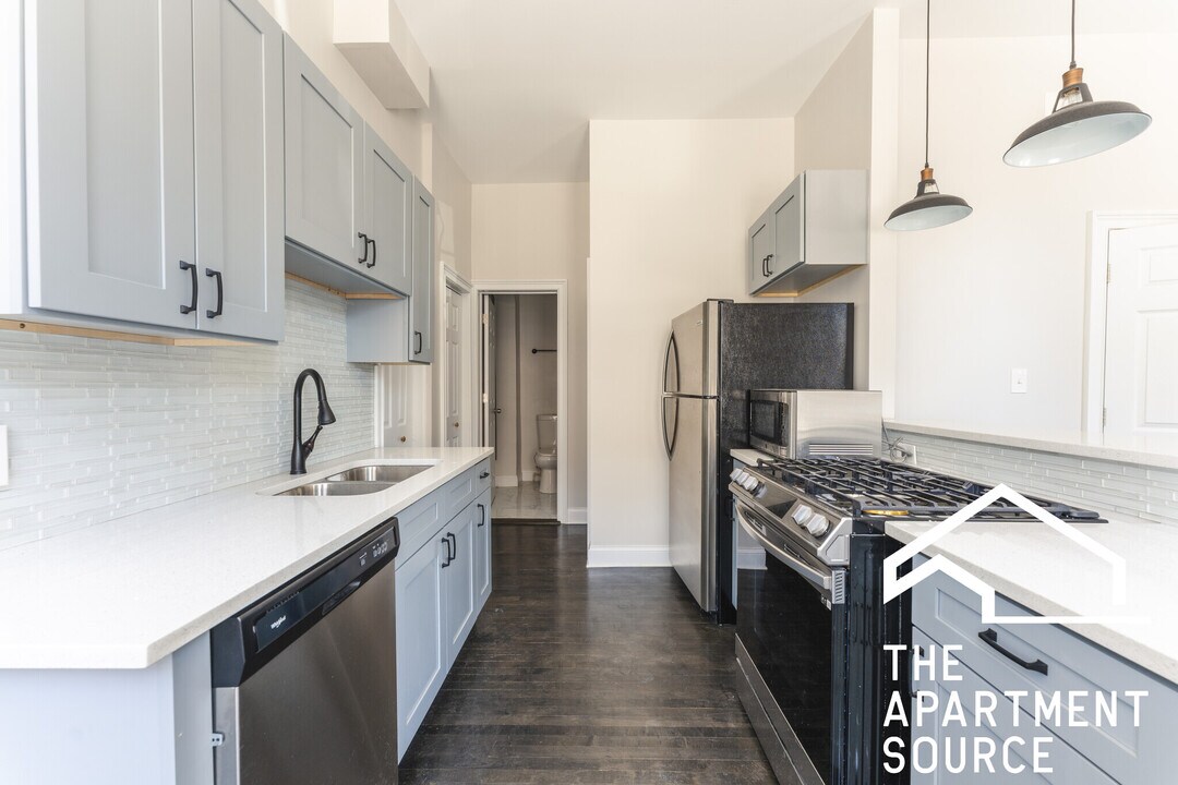 2029 W 23rd St, Unit 6D in Chicago, IL - Foto de edificio