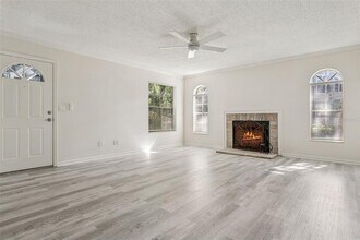 2101 Fox Chase Blvd in Palm Harbor, FL - Building Photo - Building Photo