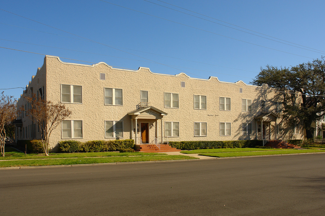 127 W Magnolia Ave in San Antonio, TX - Building Photo