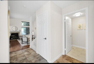 316 Del Monte Way in Pinole, CA - Building Photo - Building Photo