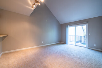 Americana Apartments in Rohnert Park, CA - Foto de edificio - Interior Photo