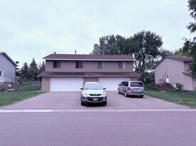 4551 Scott Trl in Eagan, MN - Building Photo