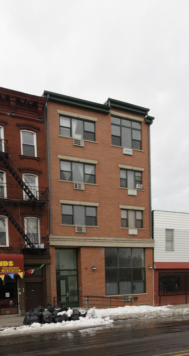 1037 Manhattan Ave in Brooklyn, NY - Building Photo