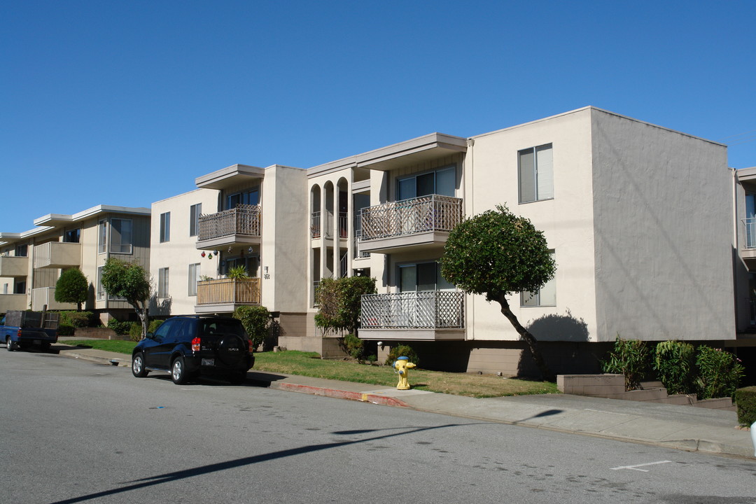 362 Richmond Dr in Millbrae, CA - Building Photo