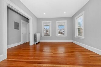 98 Langdon Ave, Unit 2 in Watertown, MA - Building Photo - Building Photo