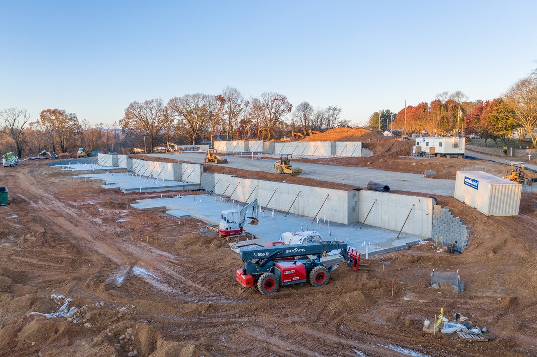 White Oak Grove Apartments in Asheville, NC - Building Photo