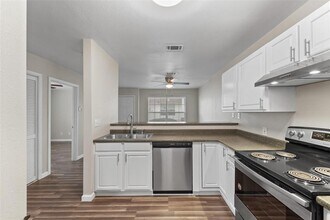 512 Hollyhock st in Prairie View, TX - Building Photo - Building Photo