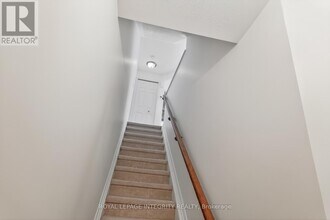 258 Chapman Mills Dr in Ottawa, ON - Building Photo - Building Photo