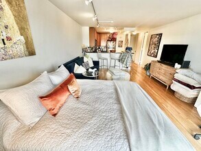 2020 N Lincoln Park W in Chicago, IL - Building Photo - Building Photo