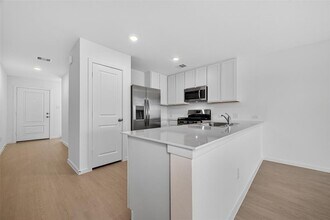 102 Cedar Elm Ct in Magnolia, TX - Building Photo - Building Photo