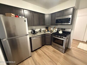 40 Diane Dr in Tinton Falls, NJ - Building Photo - Building Photo