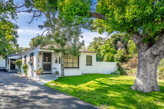 5451 Troost Ave in North Hollywood, CA - Building Photo - Building Photo