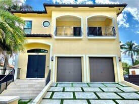 736 Tyler St in Hollywood, FL - Building Photo