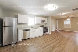 905 E Crockett St in Ennis, TX - Building Photo - Building Photo