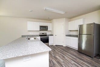 1058 Manor Dr in Rocky Mount, NC - Building Photo - Building Photo