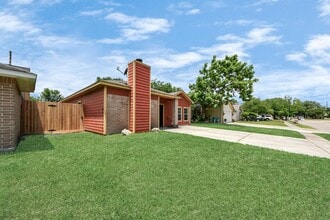 11643 Antoine Dr in Houston, TX - Foto de edificio - Building Photo