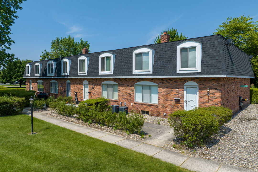 Continental Plaza Apartments in Taylor, MI - Foto de edificio