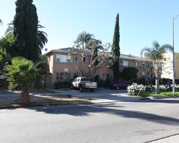 6566 W Fountain Ave in Los Angeles, CA - Building Photo