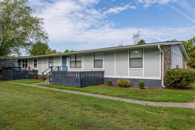 Drake's Creek Cooperative in Goodlettsville, TN - Foto de edificio - Building Photo