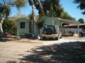 Park Side Court in Spring Valley, CA - Foto de edificio - Building Photo