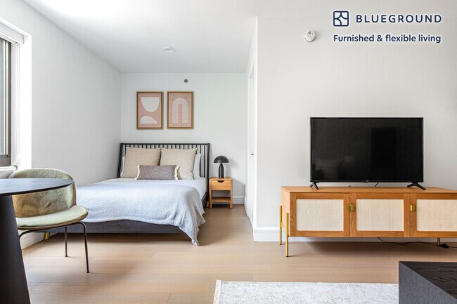 311 W 50th St in New York, NY - Building Photo - Building Photo