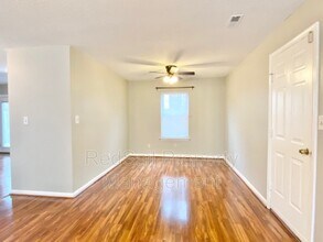 200 S Hunt Club Run in Newport News, VA - Building Photo - Building Photo