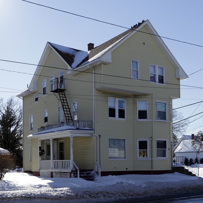 662 Park Ave in Cranston, RI - Building Photo - Building Photo