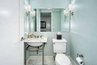10 City Pl in White Plains, NY - Foto de edificio - Building Photo
