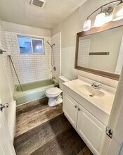 Apline B Apartments in Seattle, WA - Building Photo - Building Photo