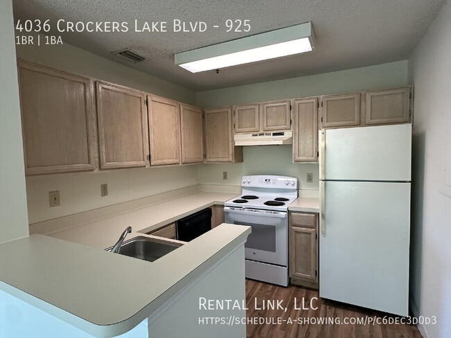 4036 Crockers Lake Blvd in Sarasota, FL - Building Photo - Building Photo