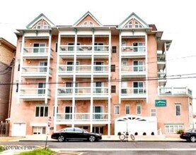 16 Lake Ave in Ocean Grove, NJ - Building Photo - Building Photo